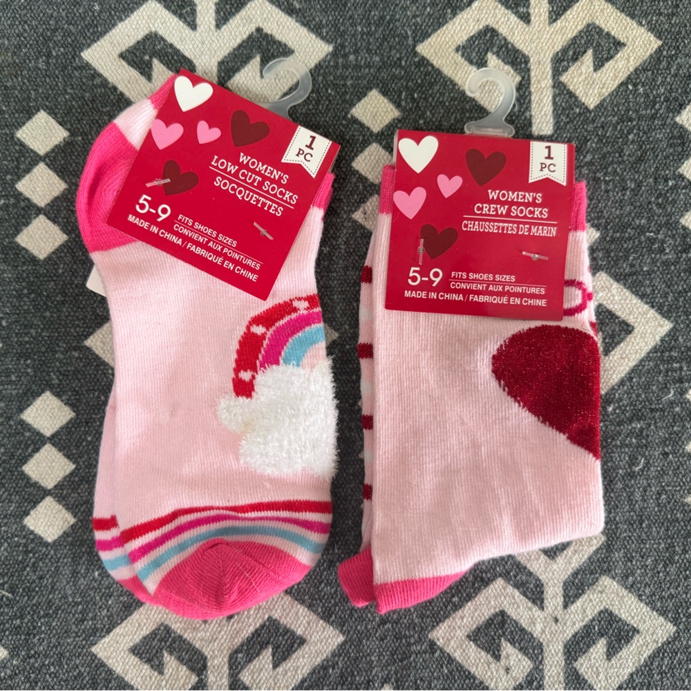 Self Love Spa & Beauty Bundle | MoMA Bag, Burt’s Bees, Nails, Socks + More! - Picture 7 of 8